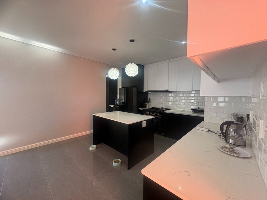 To Let 3 Bedroom Property for Rent in Sandown Western Cape